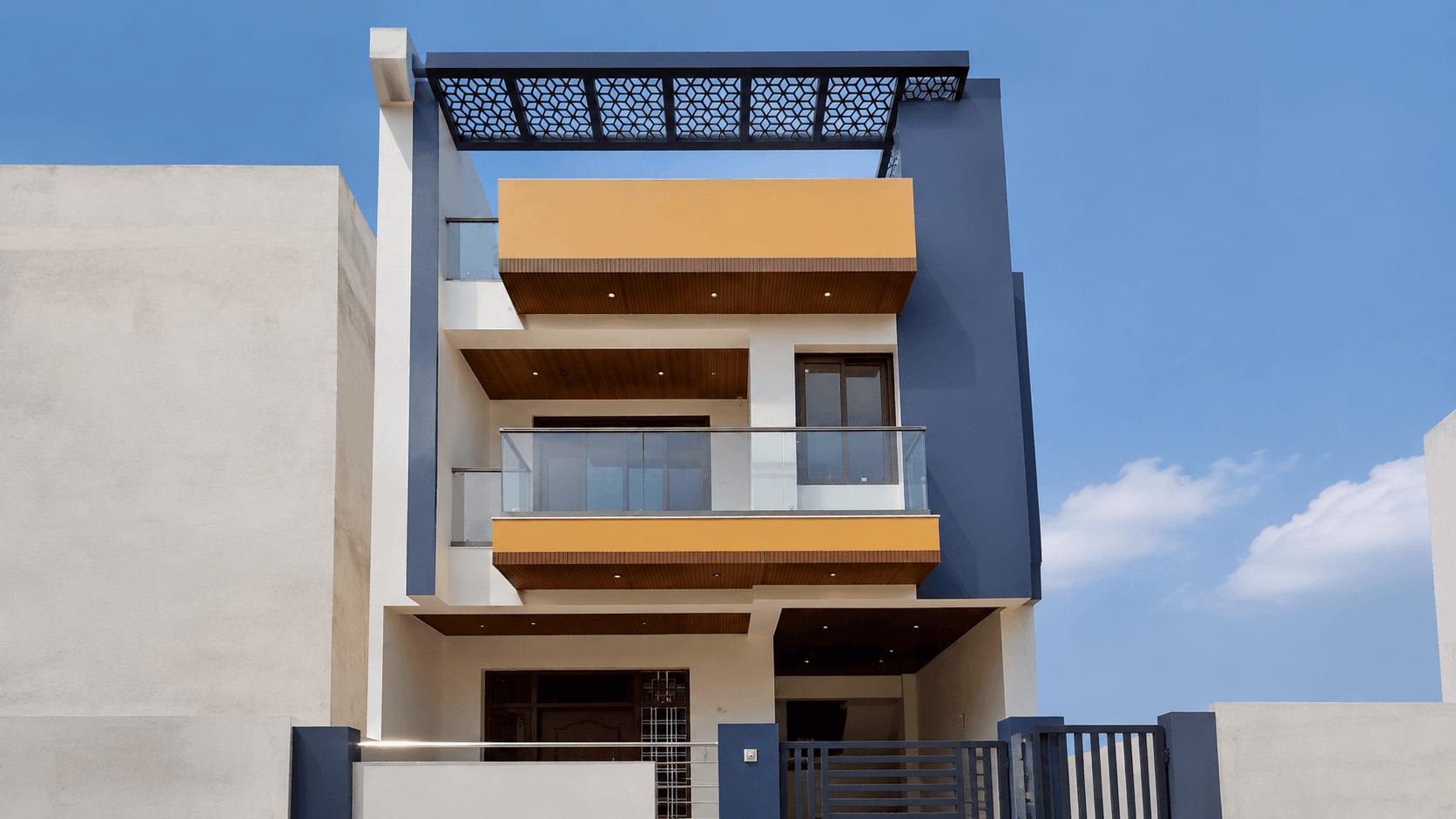 Frameless architectural glass balustrade and balcony railing